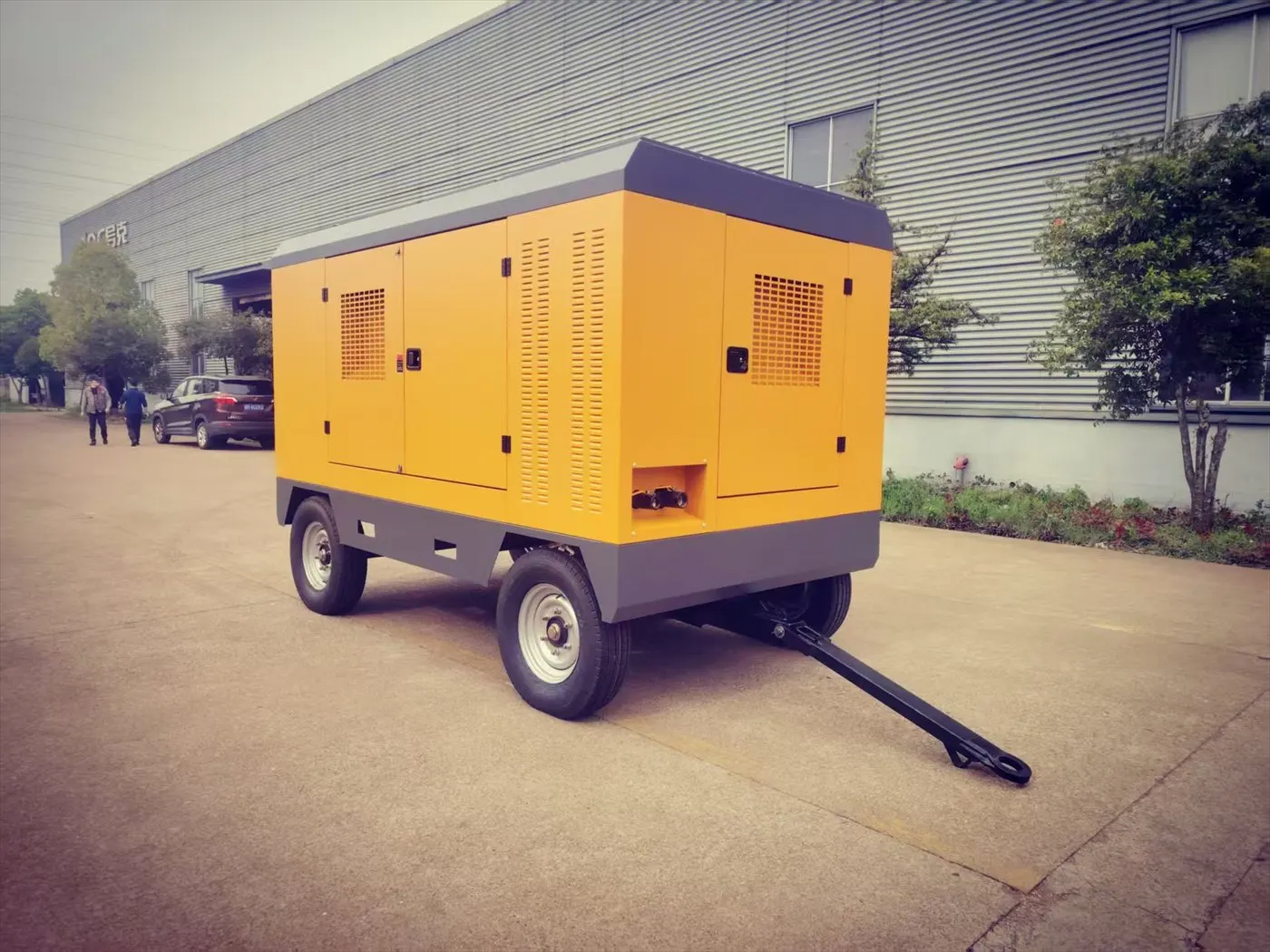 Wheeled air compressor photo 2